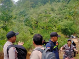 Polsek Kerkap Berikan Pengamanan Giat Adopsi Hutan Desa Lemo Nakai
